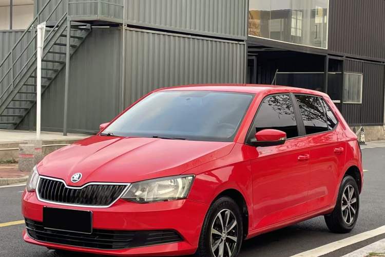 Used Skoda Fabia 2015 1.4L Automatic Front-Drive Model Front Left 45 Deg