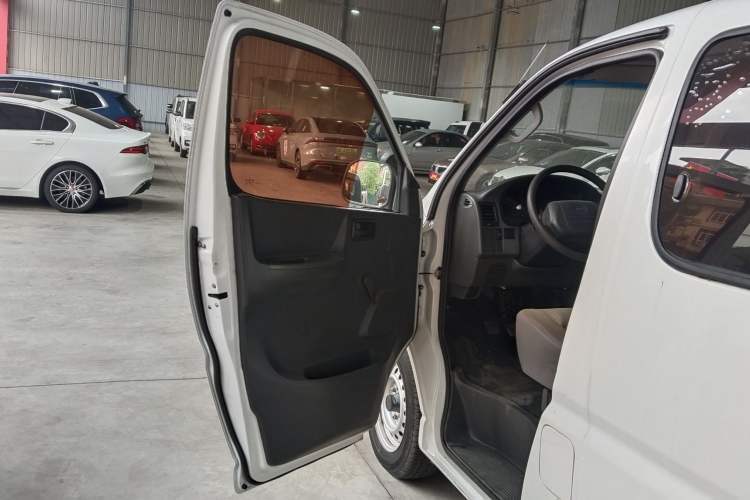 Used Jinbei Express 2017 2.0L Standard Version V19
