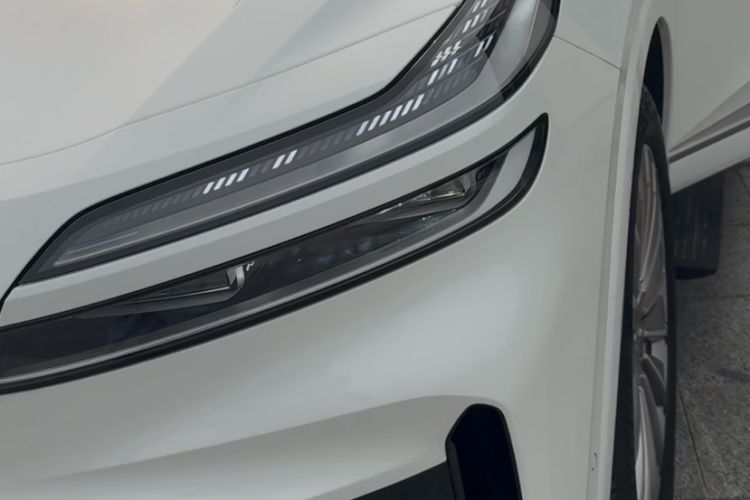 Used ONVO Luxeed L90 2025 Model—Ultra Six-Seater Version Left Front Headlight