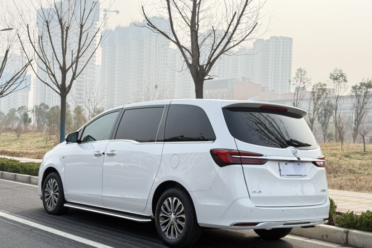 Used Buick GL8 2023 Facelifted Land Cruiser Executive Luxury Version