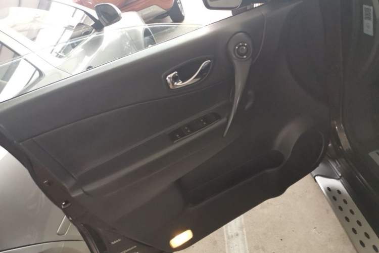 Used Renault Koleos 2015 2.5L Two-Wheel Drive Comfort Edition