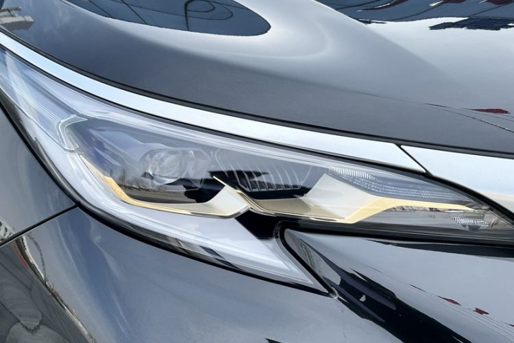 Used Toyota Granvia 2024 2.5L Hybrid Luxury Edition