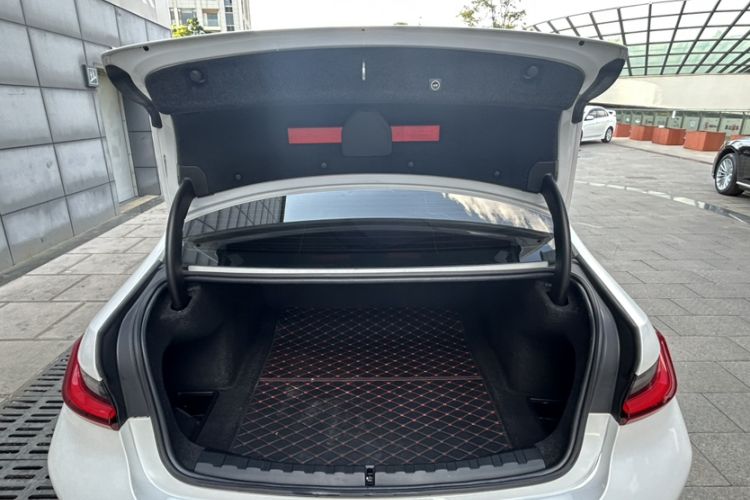 Used BMW 3 Series 2023 325i M Sport Package Interior 9