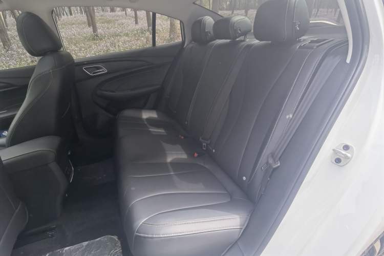 Used Roewe i5 2020 1.5L Manual 4G Connect Leehao Flagship Edition Interior 3