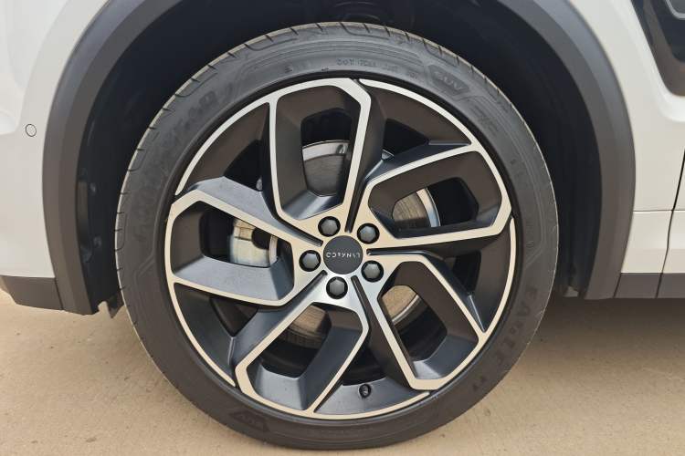 Used Lynk & Co 05 2020 2.0TD Two-Wheel Drive Shine Halo Exterior 11