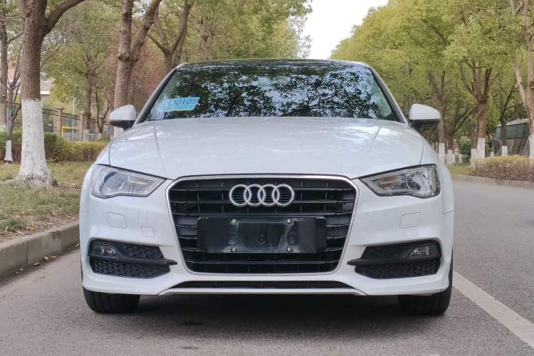 Used Audi A3 2014 Limousine 40 TFSI S line Comfort Model
