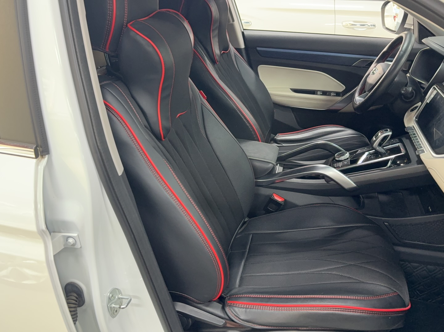 Geely Auto Emgrand X7 Sport 2022 Boyue X 1.8TD DCT ZhiZun Edition — снимка 11