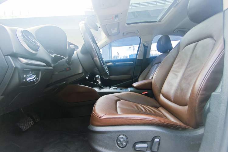 Used Audi A3 2016 Limousine 35 TFSI Style Edition Left Front Seat