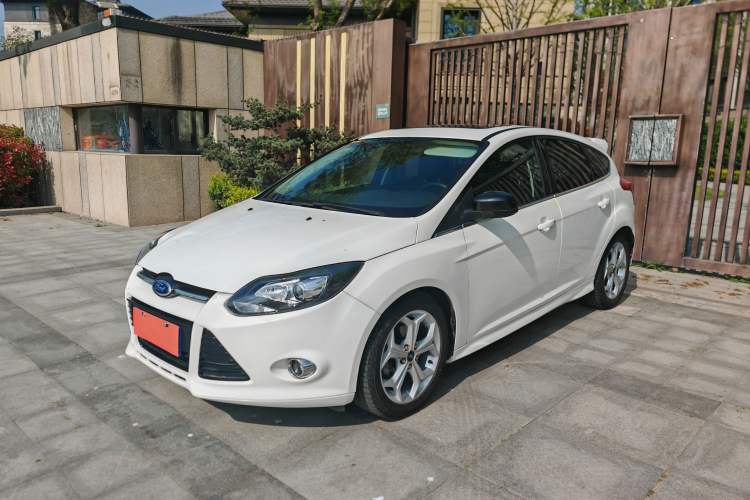 Used Ford Focus 2012 Hatchback 2.0L Automatic Luxury Sport Model