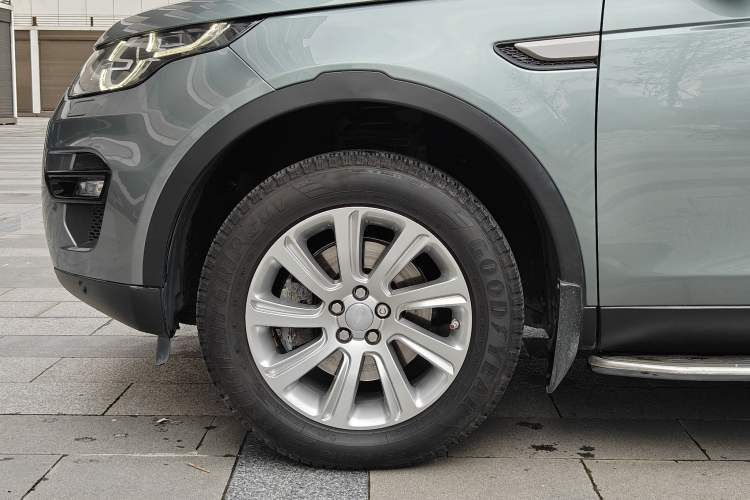 Used Land Rover Discovery Sport 2017 2.0T SE Exterior 7