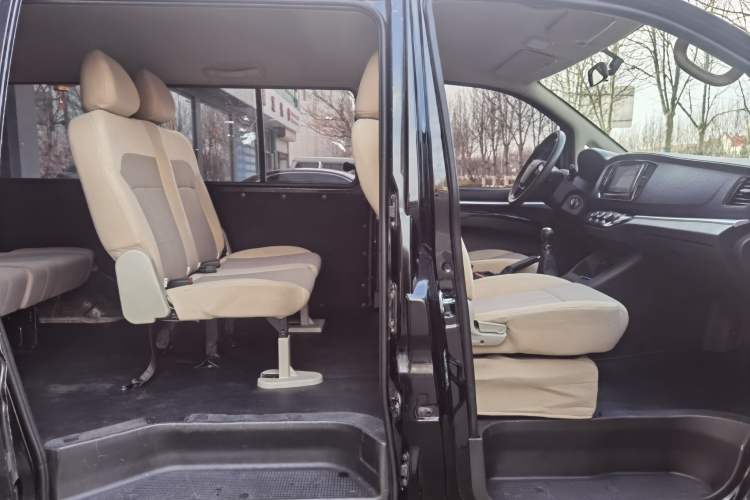 Used FORTHING Lingzhi 2023 M5L 1.6L Base Model 7 Seats
