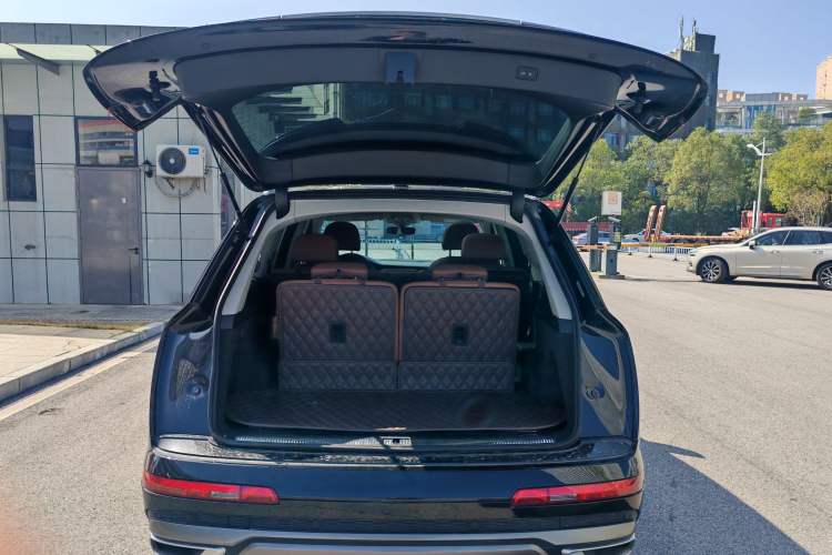 Used Audi Q7 2021 55 TFSI quattro S line Sport model
