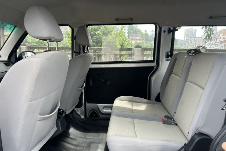 Used Jinbei Hiace X30 2023 1.5L Super-Comfortable Passenger Van 5/6/7-Seater Non-Air-Conditioned Version Model SWC15M