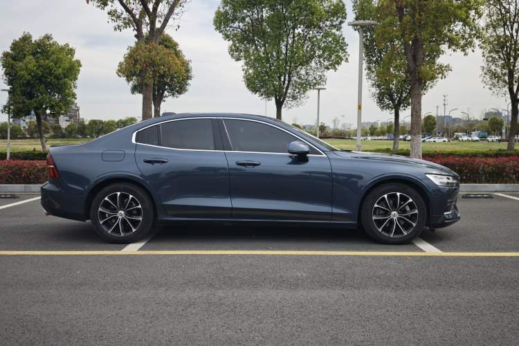 Used Volvo S60 2021 T4 Zhiyi Luxury Edition
