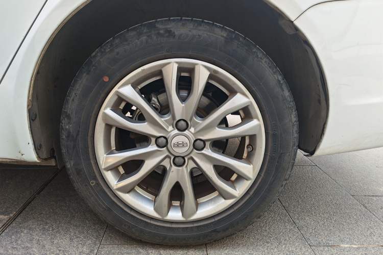 Used Geely Auto Vision 2019 Upgraded Model 1.5L Manual Luxury Version China V Standard