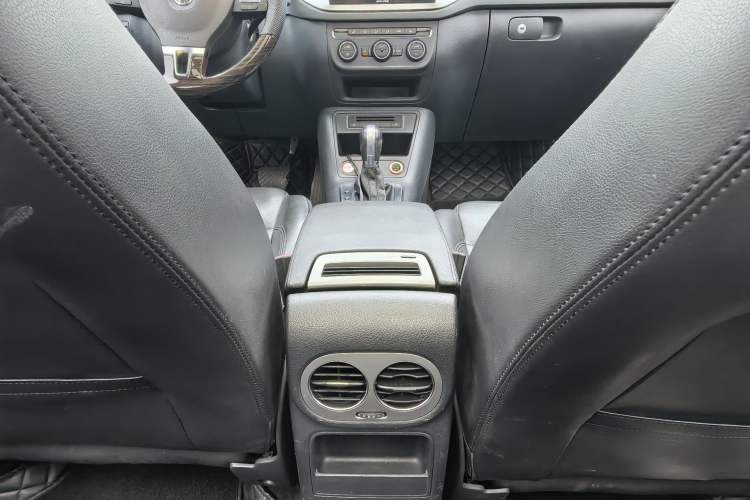 Used Volkswagen Tiguan 2015 1.8TSI Automatic Two-Wheel Drive Luxury Model Interior 7