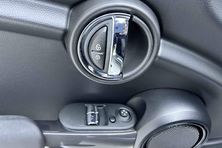 Used MINI 2023 1.5T ONE Interior 4