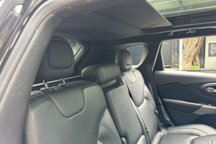 Used Jeep Cherokee 2021 2.0T Four-Wheel Drive 80th Anniversary Edition
