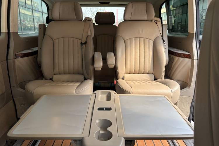 Used Mercedes-Benz Viano 2013 3.0L Comfort Edition Interior 3