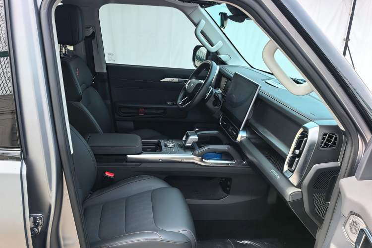 Used JETOUR Traveler 2023 2.0T All-Wheel-Drive CrossPRO Interior 5