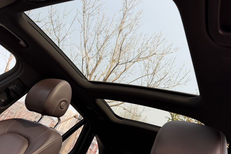 Used Mercedes-Benz GLC 2018 Facelift GLC 200 4MATIC Interior 9