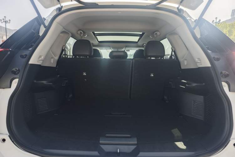 Used Nissan X-Trail 2022 Revised Version 2.0L Two-Wheel Drive Smart Connect & Comfort Edition Trunk