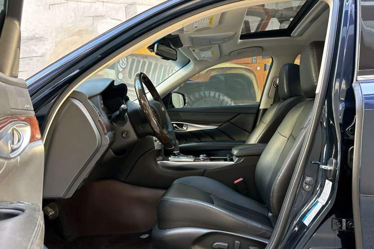 Used Infiniti Q70 2017 Q70L 2.5L Enjoyment Edition Interior 5