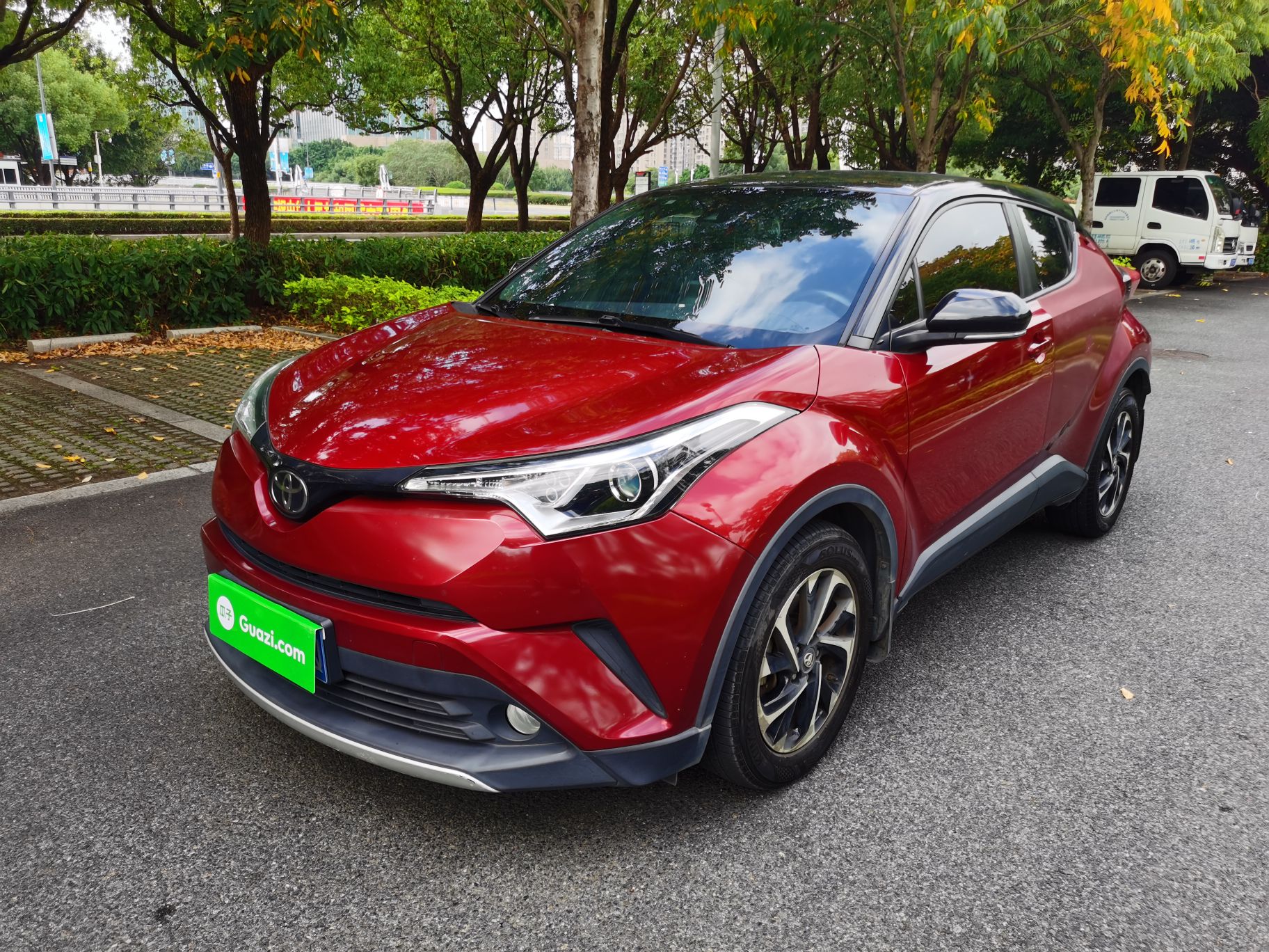 تحت مقدمة السيارة