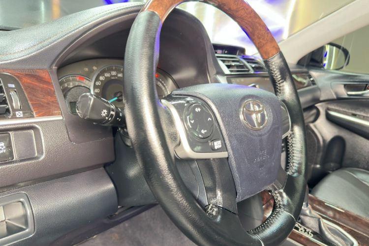 Used Toyota Camry 2016 2.0G 10th Anniversary Leading Edition
