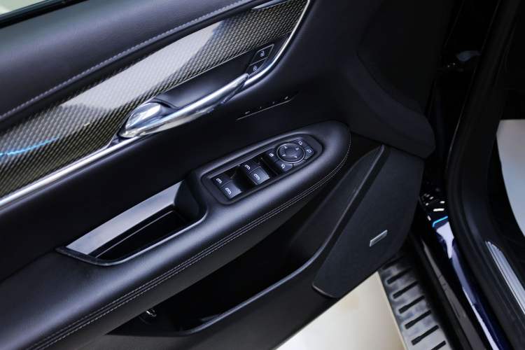 Used Cadillac XT5 2021 2.0T Four-Wheel Drive Premium Edition Interior 2