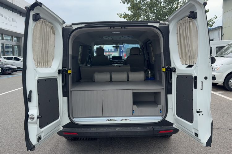 Used SAIC MAXUS Xintu V70 2023 2.0T Elite Edition Automatic Short Wheelbase Low Roof – 5/6 Seats