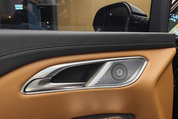 Used Hongqi HQ9 2023 2.0T Smart Connect Flagship Edition Interior 5