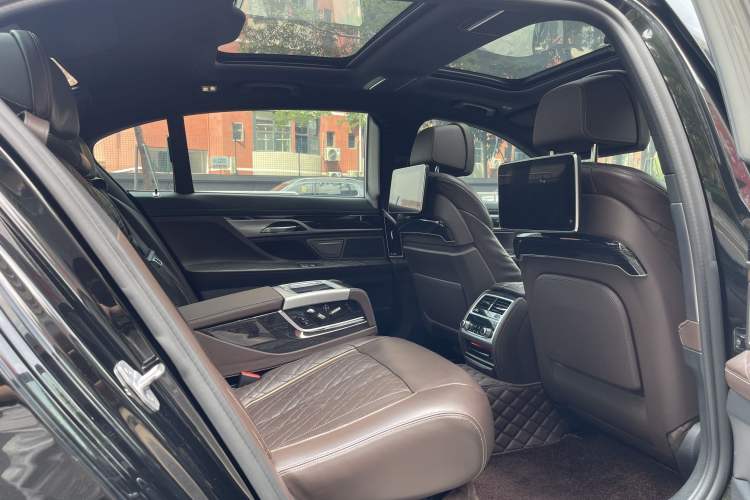 Used BMW 7 Series 2019 Updated 740Li Luxury Version M Sport Package Interior 9