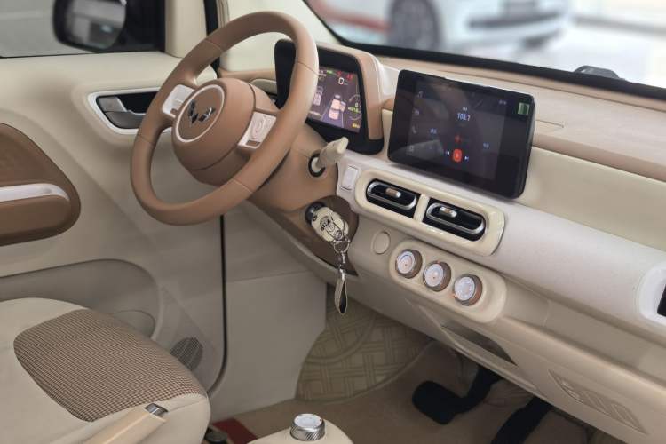 Used Wuling Hongguang MINIEV 2024 3rd Generation 215km Advanced Version