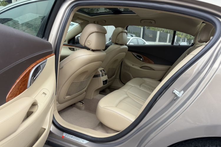 Used Buick LaCrosse 2012 2.4L SIDI Elegant Edition Interior 10