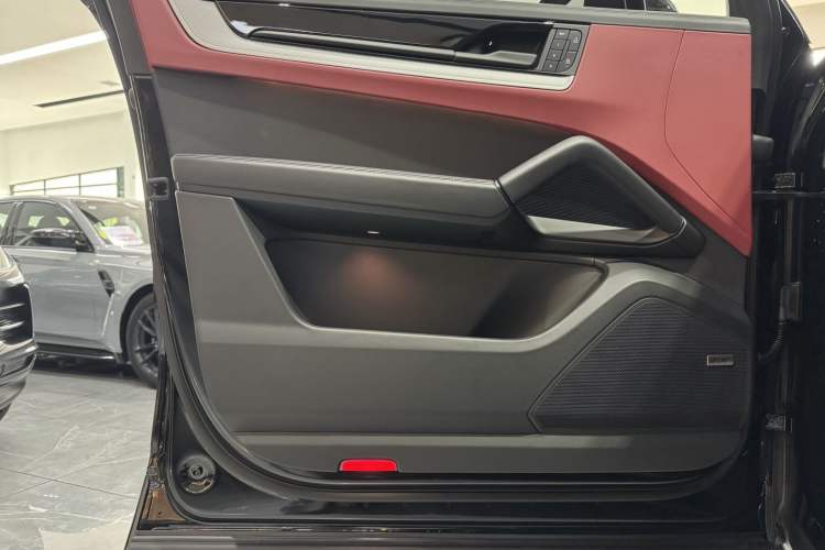 Used Porsche Cayenne 2025 Cayenne 3.0T Dream-Chasing Edition Interior 9