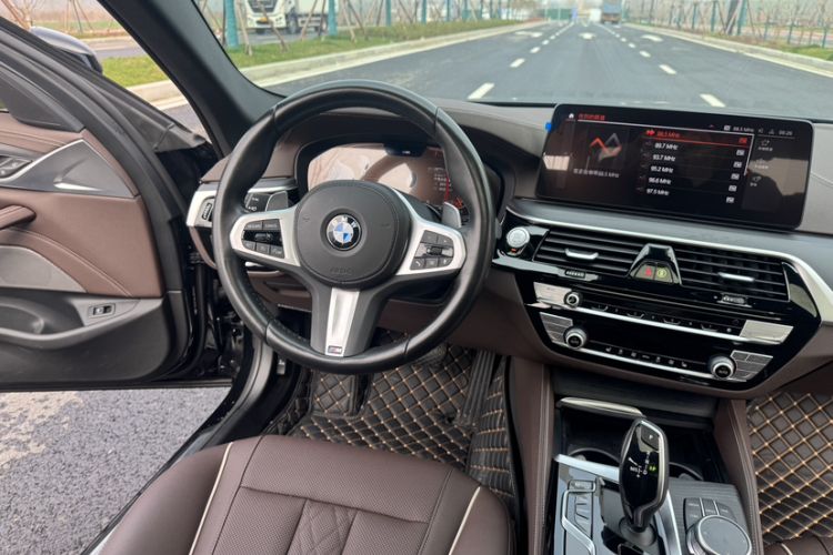 Used BMW 5 Series 2022 Second Facelift 530Li Leading Edition M Sport Package
