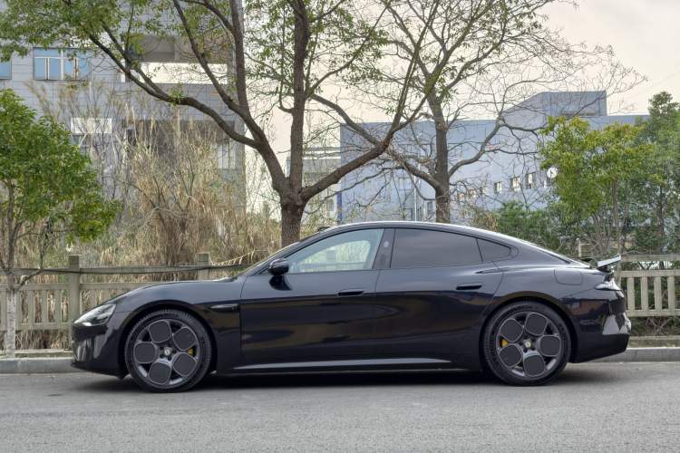 Used Xiaomi Auto SU7 2024 Four-Wheel Drive Ultra-Long Range Advanced Intelligent Driving Max Edition
