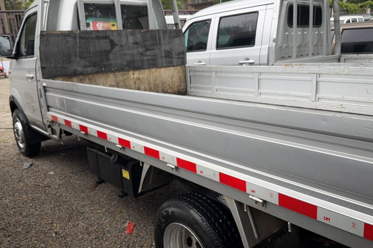 Used Jinbei T5 2022 1.6L Standard Version Rear Dual Wheels 3.4 Meters China VI SWD16M