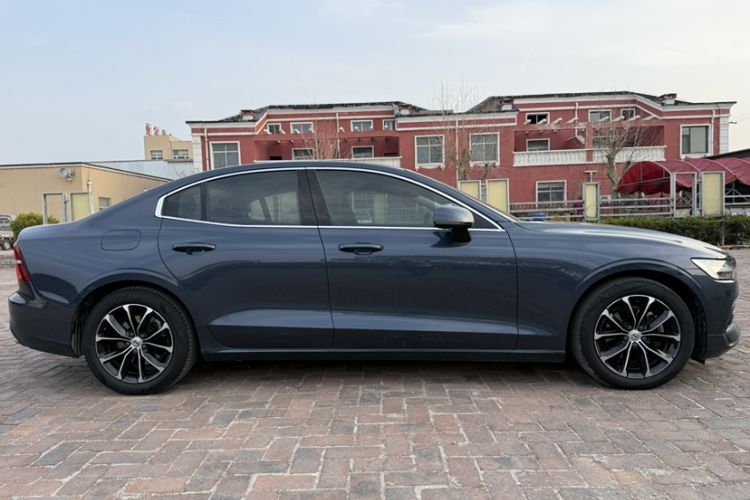 Used Volvo S60 2020 T4 Zhiyi Luxury Edition
