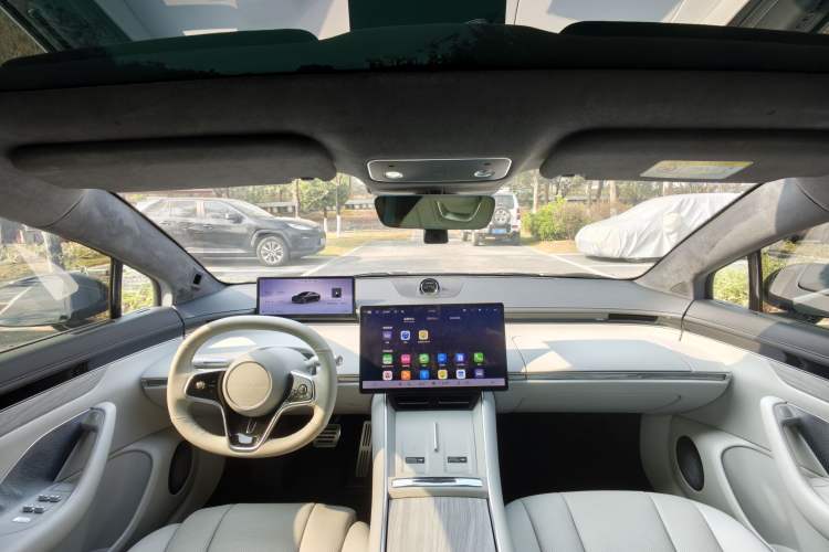 Used Hima Luxeed S7 2025 855 km Max