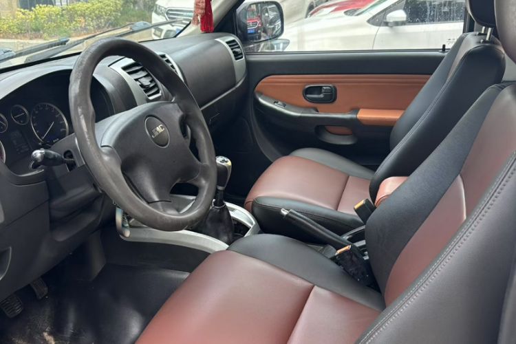 Used JMC Baodian 2016 2.8T New Value-Added Diesel Two-Wheel Drive Extended Cargo Basic Version JX493ZLQ4F
