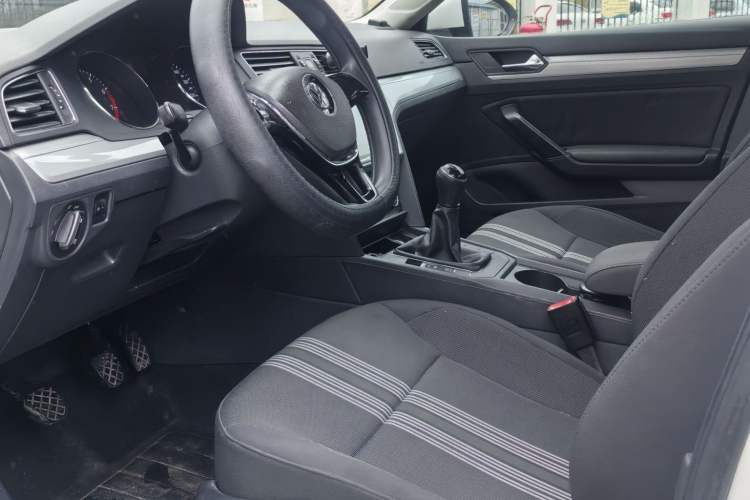 Used Volkswagen Lamando 2015 230TSI Manual Trend Edition
