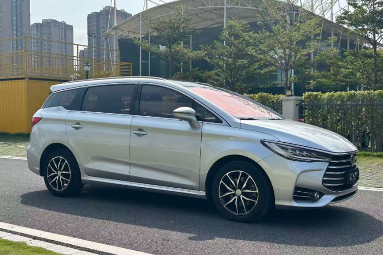 Used BYD Song MAX 2017 1.5T Automatic Smart Connect Elite 7-Seater
