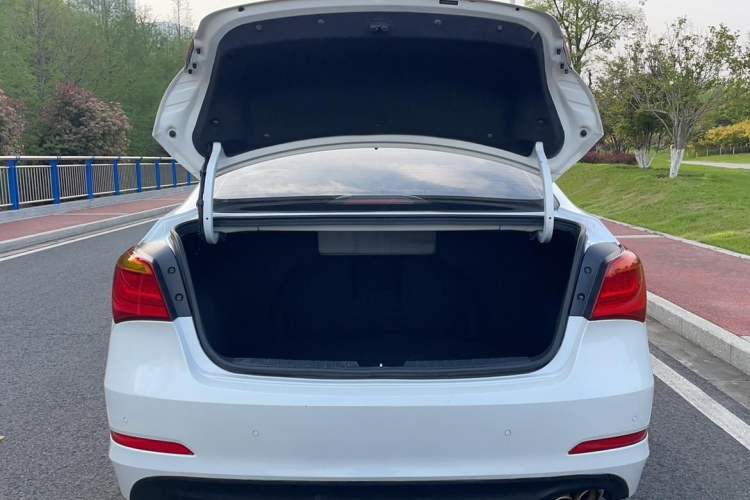 Used Hyundai Mistra 2016 1.8L Automatic Deluxe DLX Model Trunk