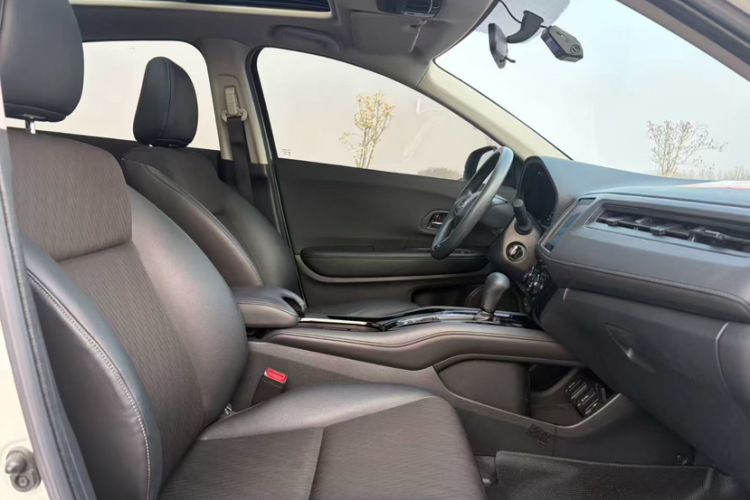 Used Honda Vezel 2020 1.5L CVT Pioneer Edition Interior 3