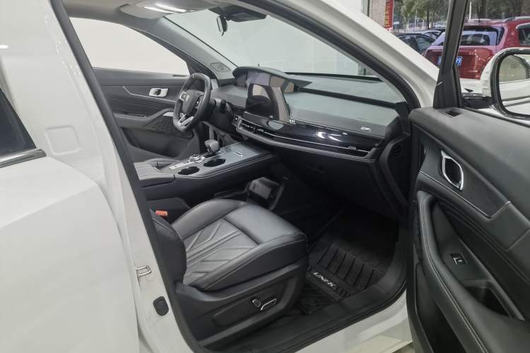 Used Changan UNI-K 2024 2.0T Two-Wheel Drive YueShang Trim
