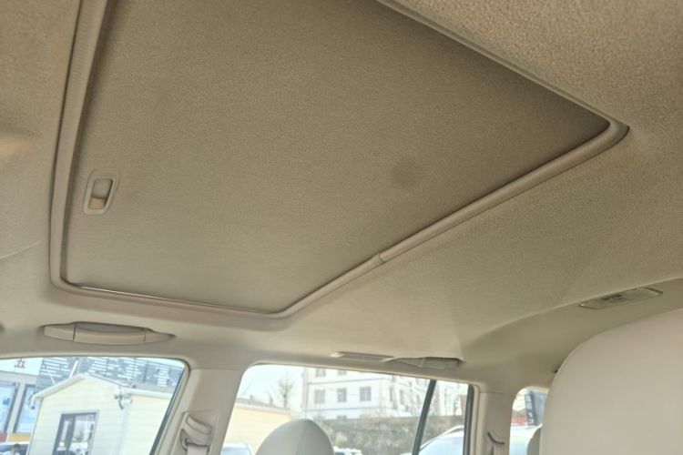 Used Toyota Highlander 2012 2.7L Two-Wheel Drive 7-Seater Luxury Edition Roof