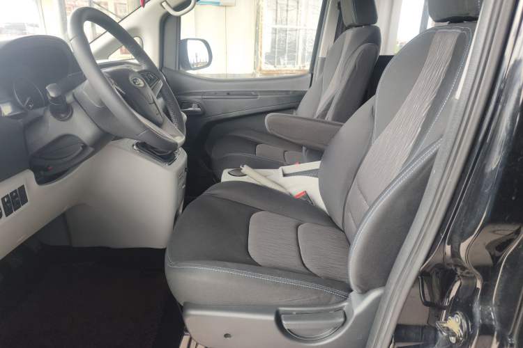 Used JAC Refine M3 2022 1.8L 7-seat Standard Edition
