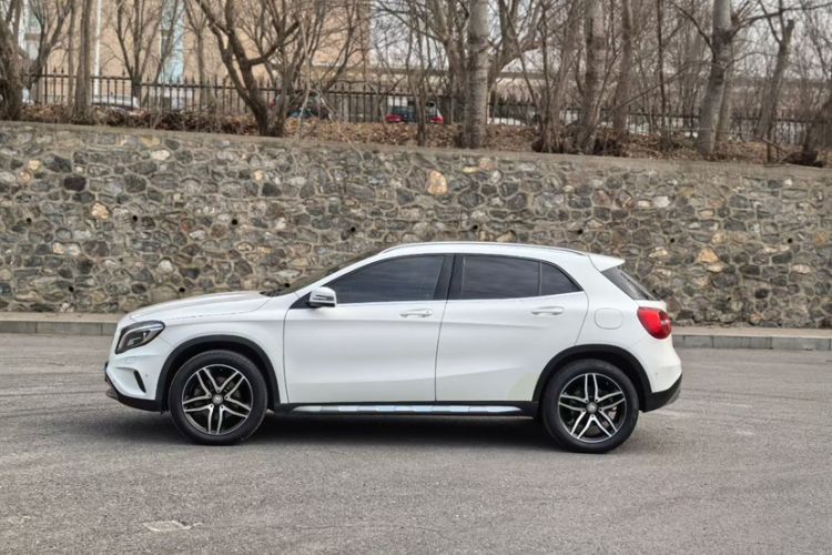 Used Mercedes-Benz GLA 2015 GLA 220 4MATIC Fashion Model Exterior 6